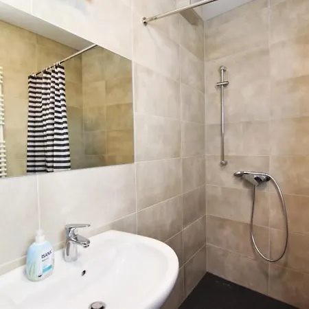Work & Boardinghouse In 公寓 *